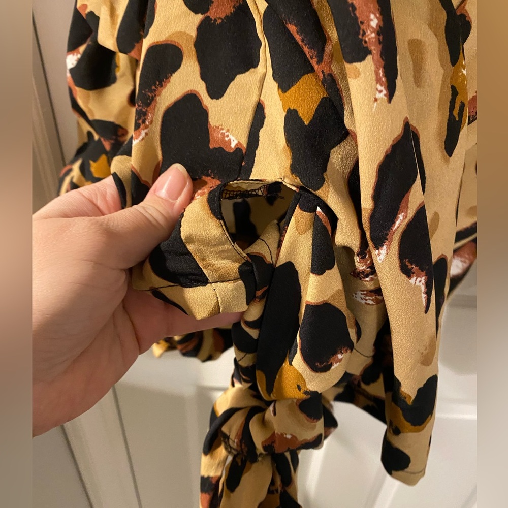 Leopard wrap crop top! - Picture 4 of 4